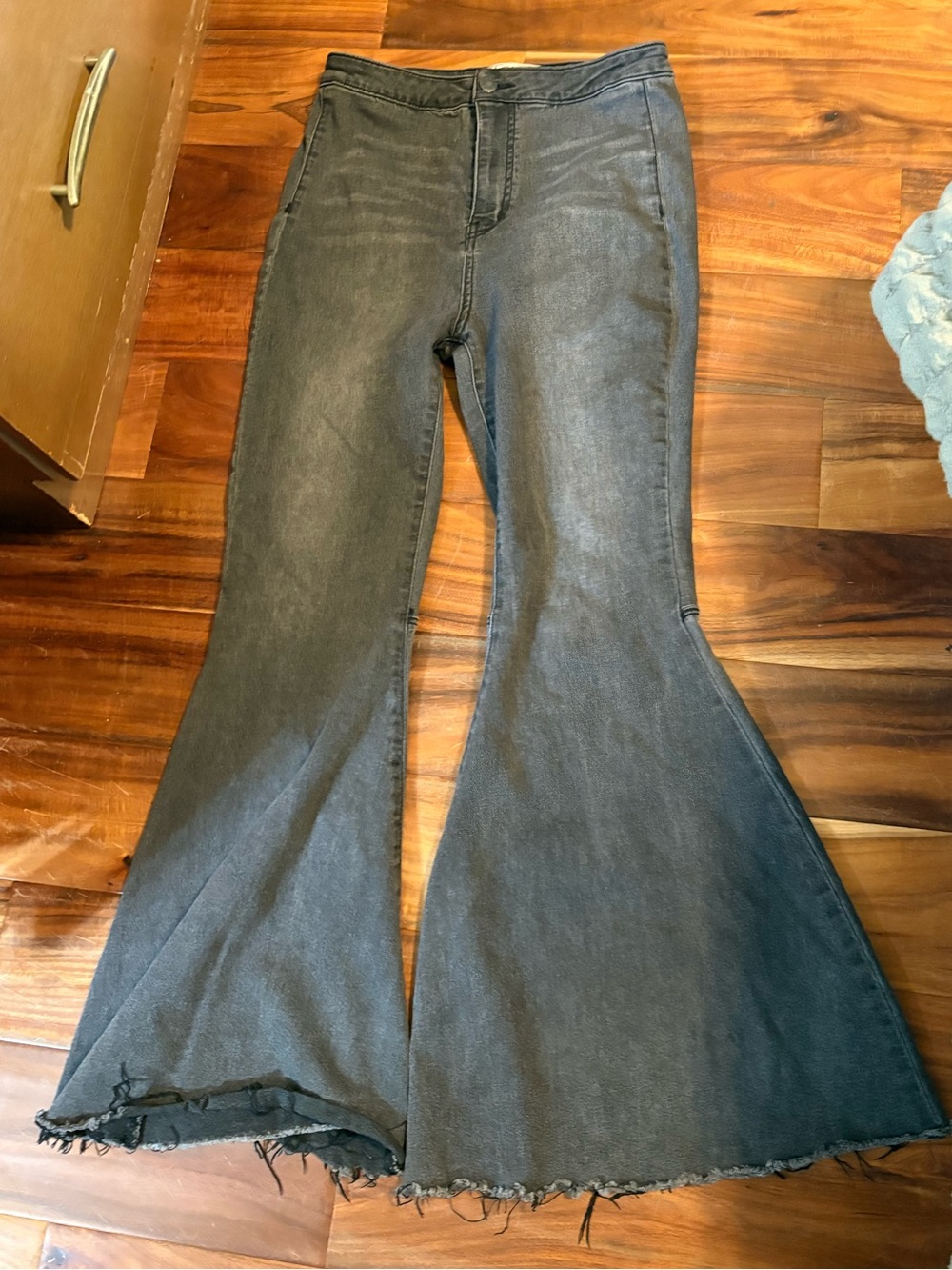 Free People Bell Bottom Flare Jeans Gray Washed Raw Hem 29 Boho Festival (1234)